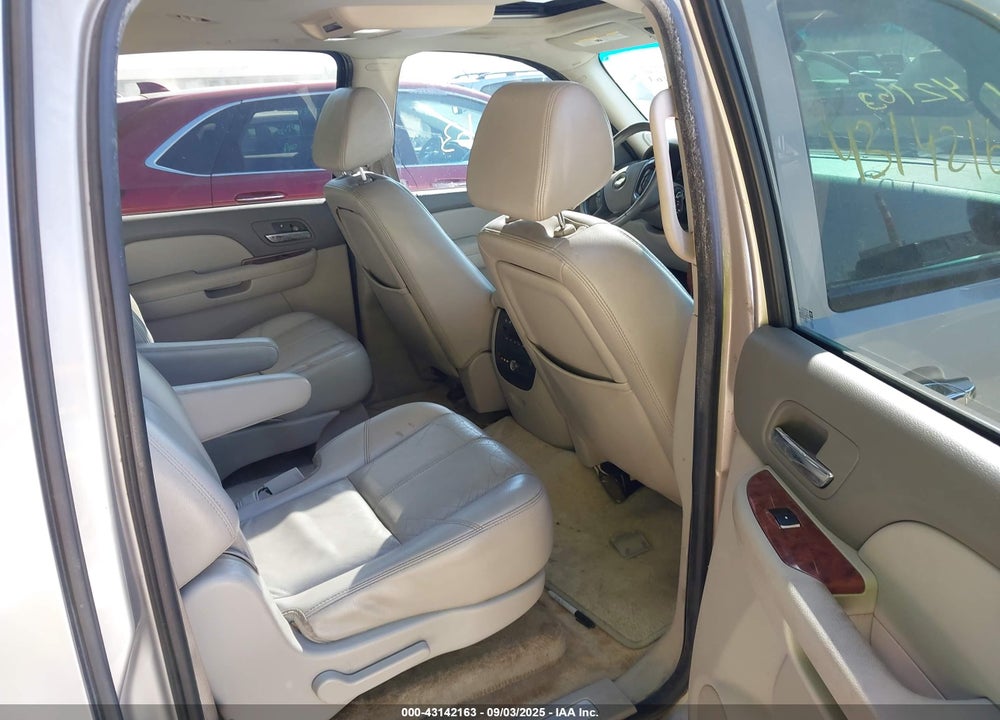 2007 CHEVROLET SUBURBAN 1500 LT VIN: 3GNFK16397G132022