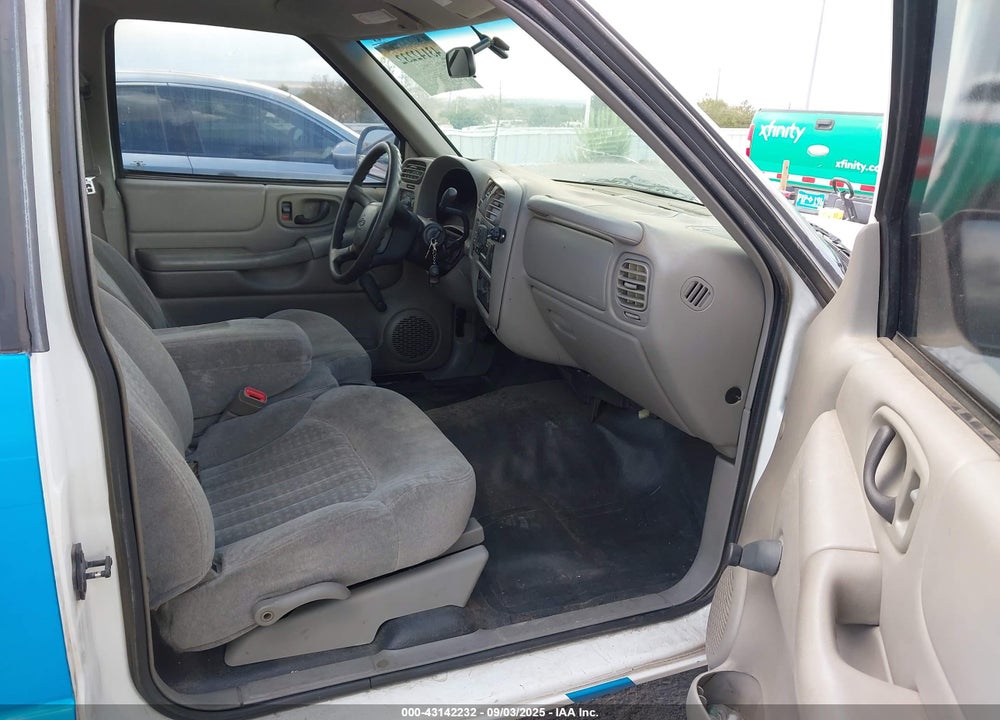 2000 CHEVROLET S-10 VIN: 1GCCS19W1YK297316