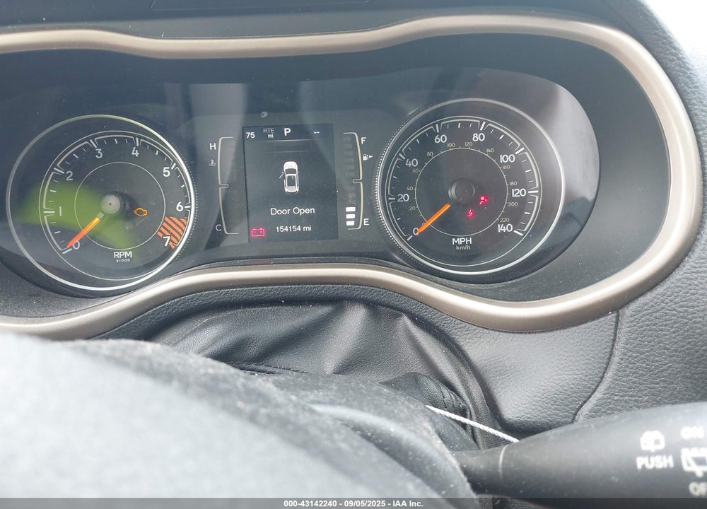 2015 JEEP CHEROKEE VIN: 1C4PJLCB4FW700037