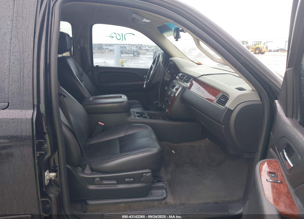 2009 CHEVROLET TAHOE VIN: 1GNFK23029R265143
