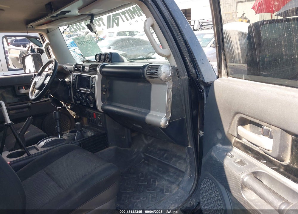 2007 TOYOTA FJ CRUISER VIN: JTEBU11F570055412
