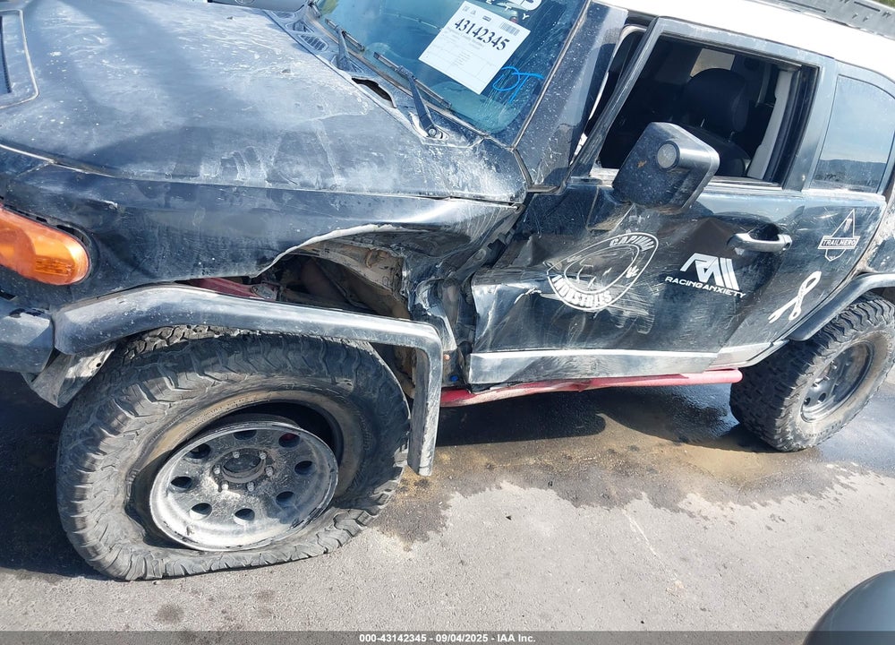 2007 TOYOTA FJ CRUISER VIN: JTEBU11F570055412