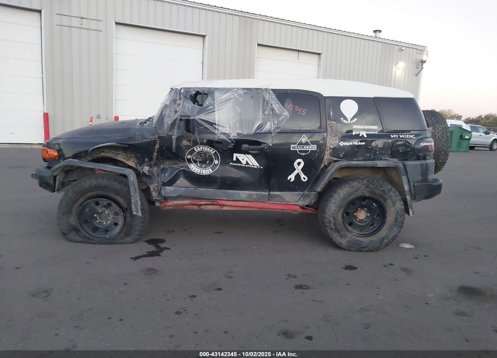 2007 TOYOTA FJ CRUISER VIN: JTEBU11F570055412