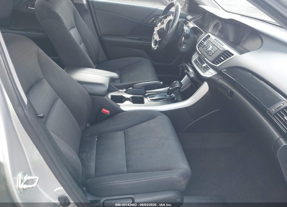 2014 HONDA ACCORD VIN: 1HGCR2F52EA142239