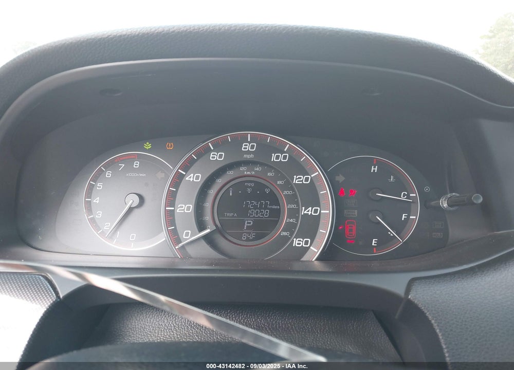 2014 HONDA ACCORD VIN: 1HGCR2F52EA142239