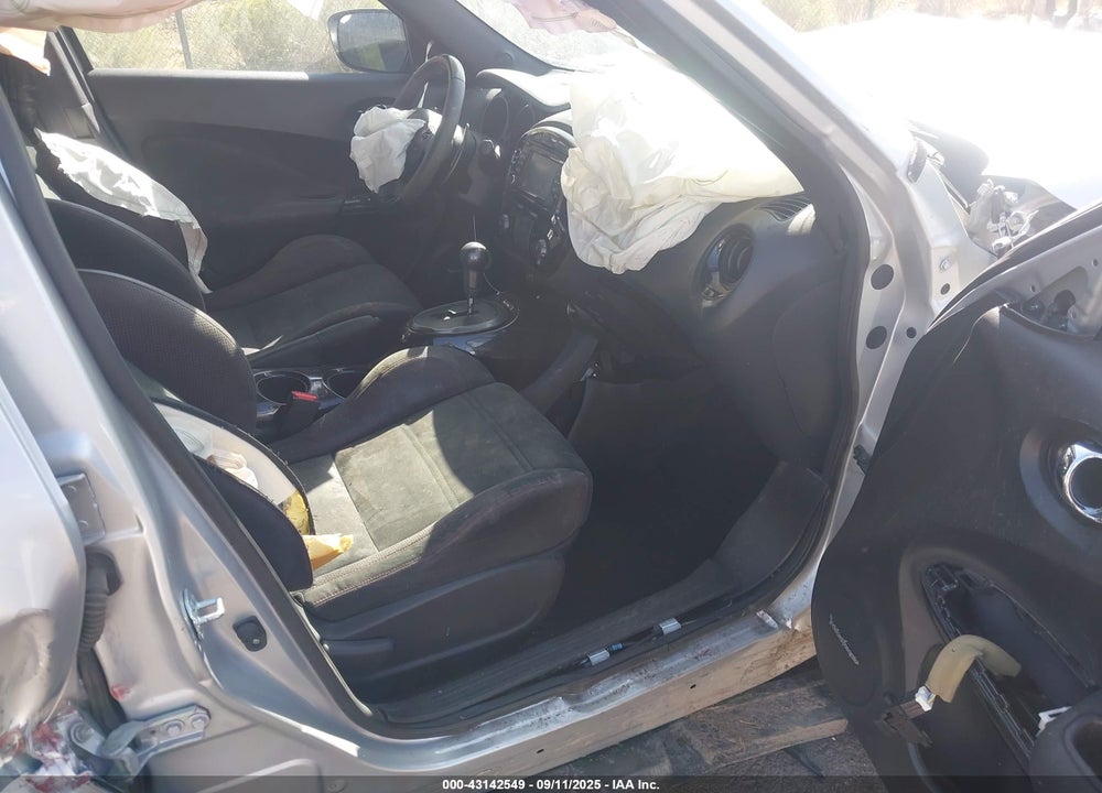 2015 NISSAN JUKE VIN: JN8AF5MV2FT563777