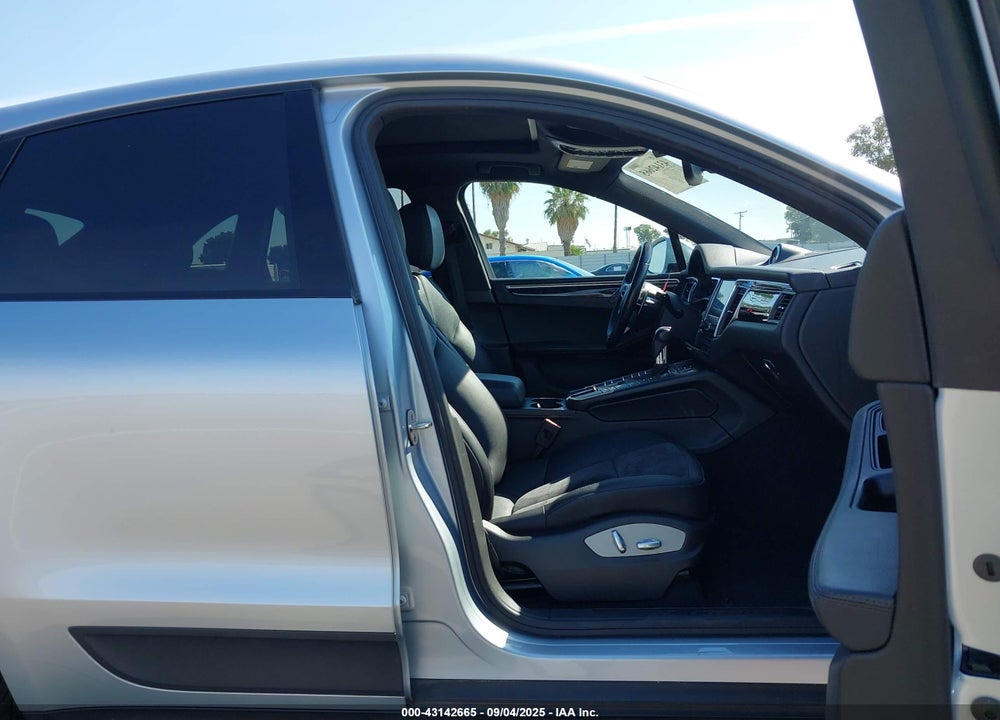 2017 PORSCHE MACAN VIN: WP1AA2A54HLB02143