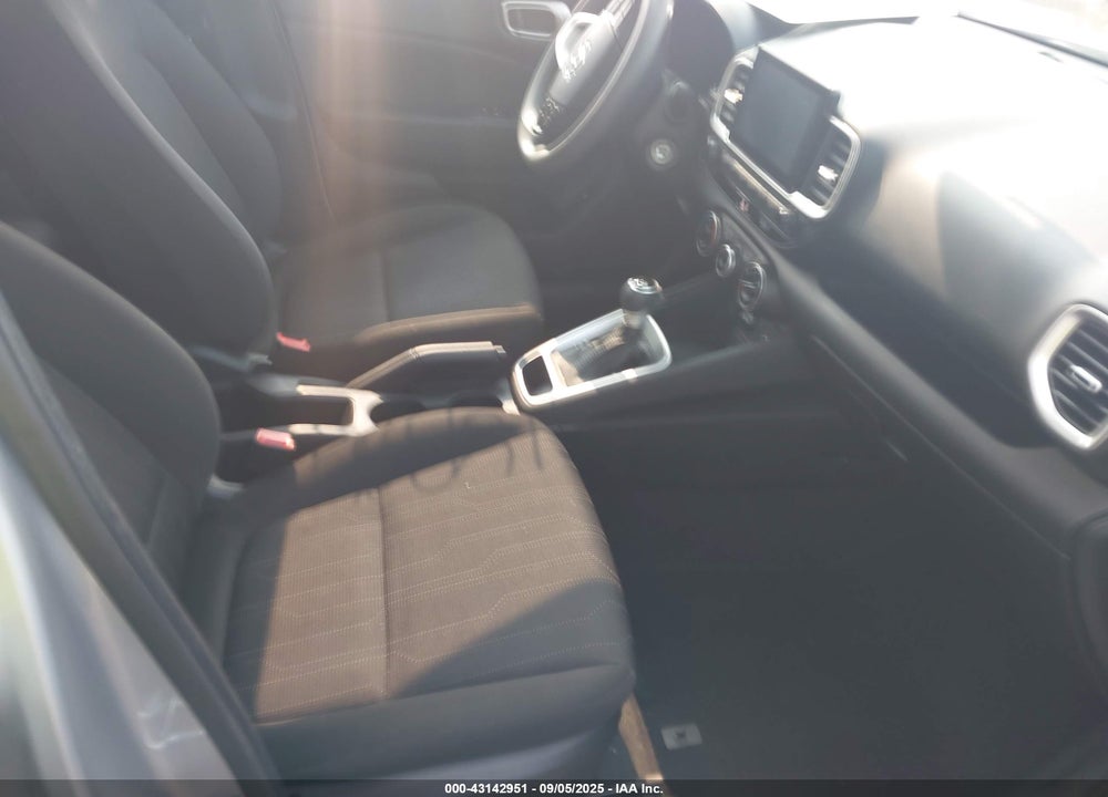 2021 HYUNDAI VENUE VIN: KMHRB8A3XMU081897