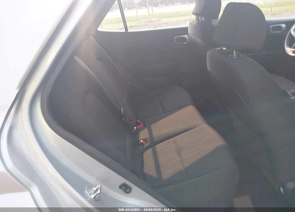 2021 HYUNDAI VENUE VIN: KMHRB8A3XMU081897