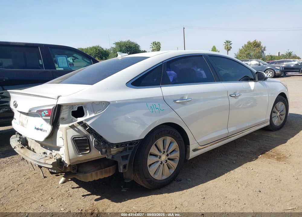 2016 HYUNDAI SONATA HYBRID VIN: KMHE24L19GA010909