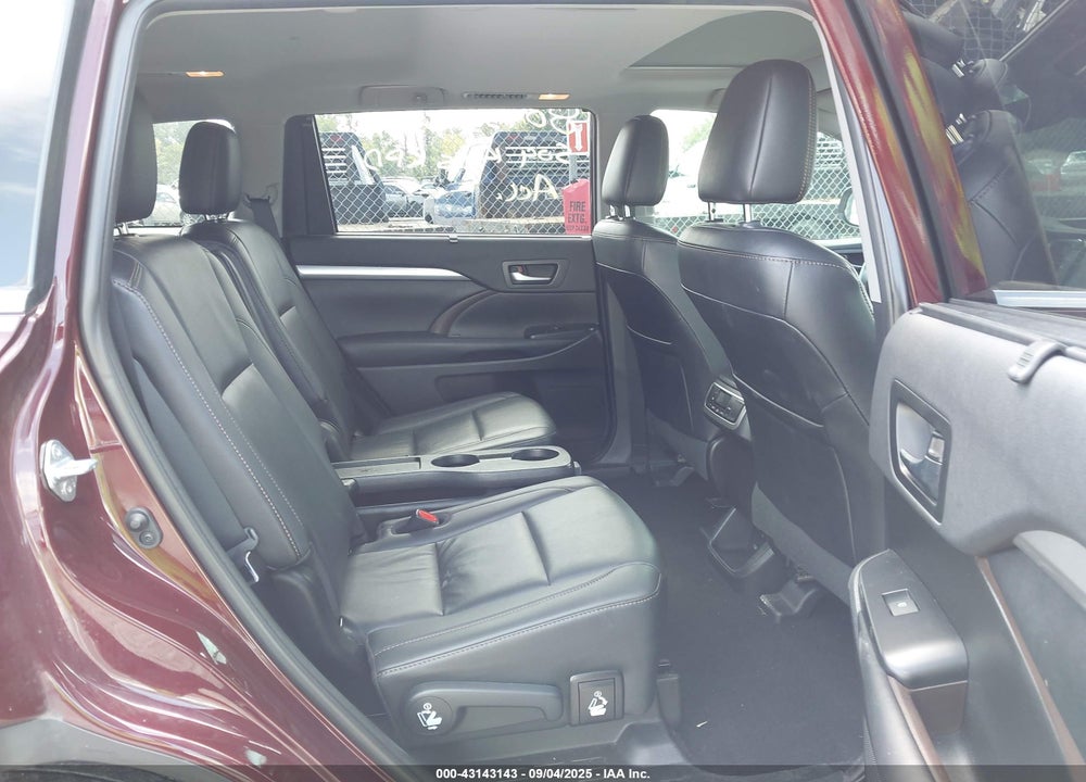 2019 TOYOTA HIGHLANDER XLE VIN: 5TDJZRFHXKS717758