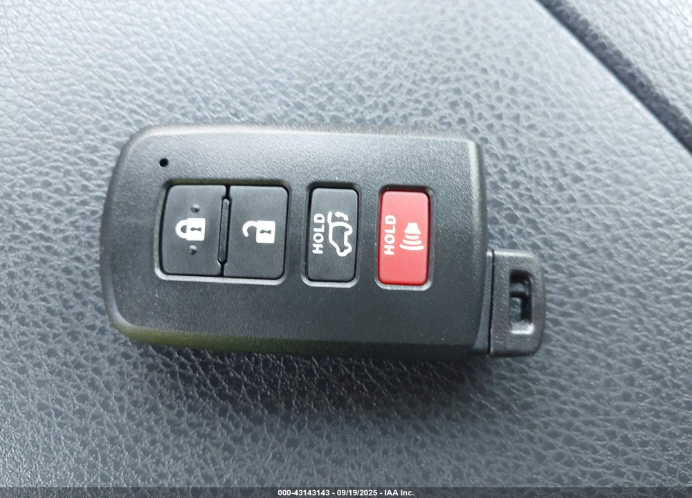 2019 TOYOTA HIGHLANDER XLE VIN: 5TDJZRFHXKS717758