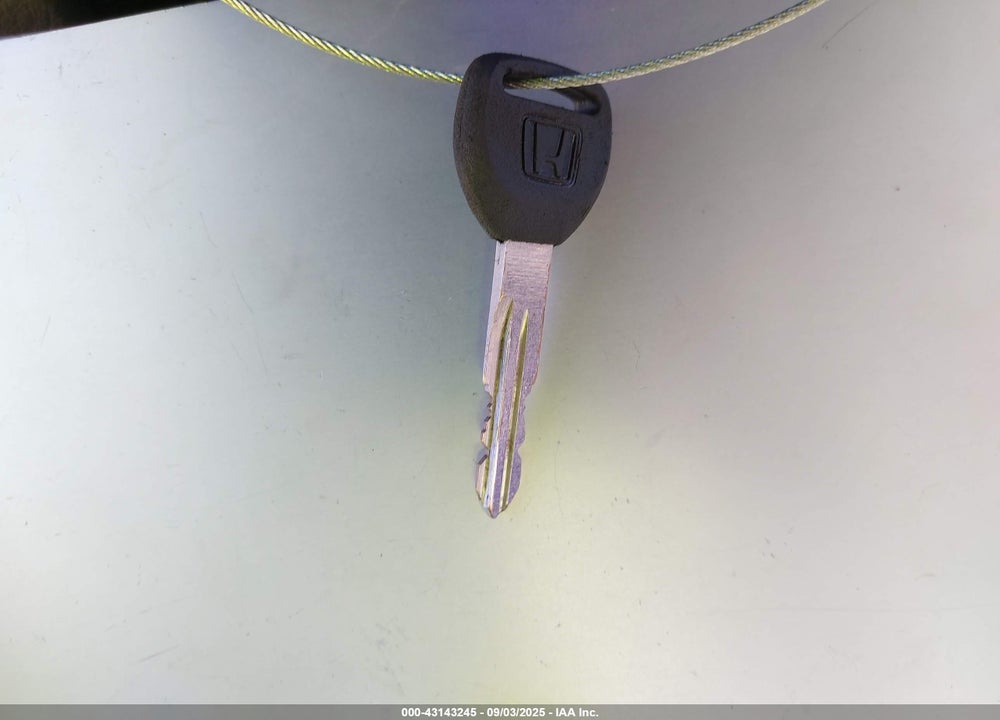 1998 HONDA CR-V LX VIN: JHLRD284XWC000273