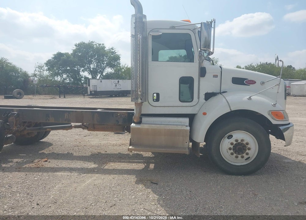 2017 PETERBILT 337 VIN: 2NP2HJ7X3HM440148