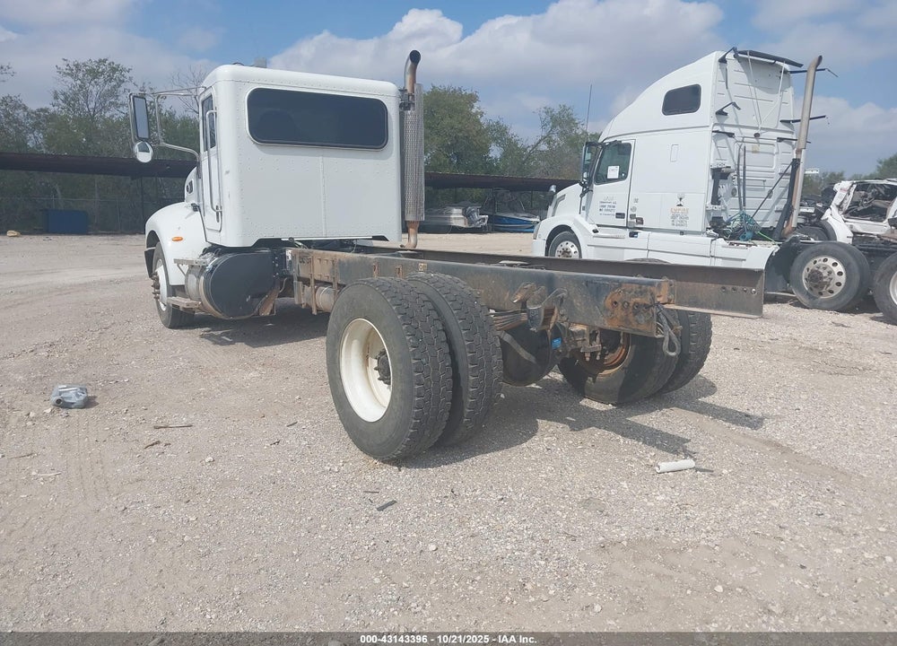 2017 PETERBILT 337 VIN: 2NP2HJ7X3HM440148