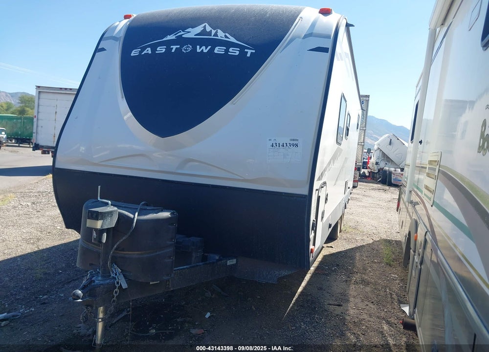 2021 EAST TO WEST ELITE 2100 MBH TRAVEL TRAILER VIN: 5ZT2ALKB1M9001597