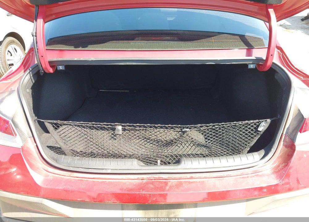 2025 HYUNDAI ELANTRA VIN: KMHLM4DG2SU924317