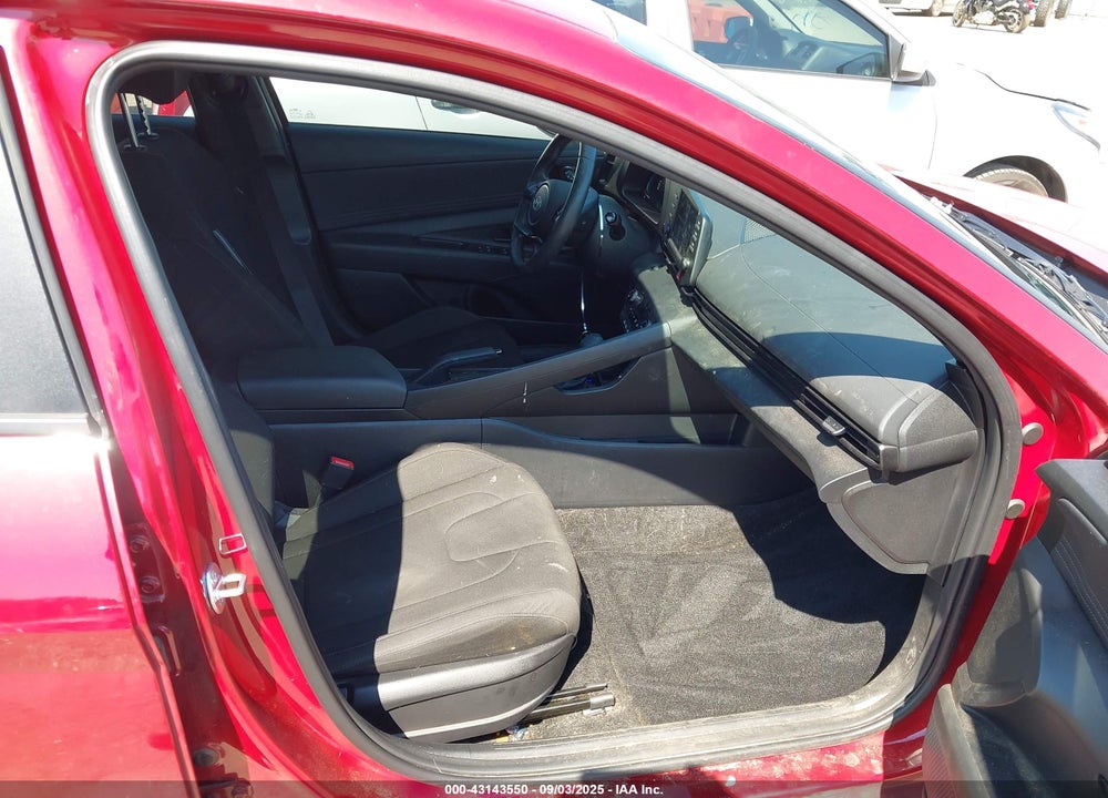 2025 HYUNDAI ELANTRA VIN: KMHLM4DG2SU924317