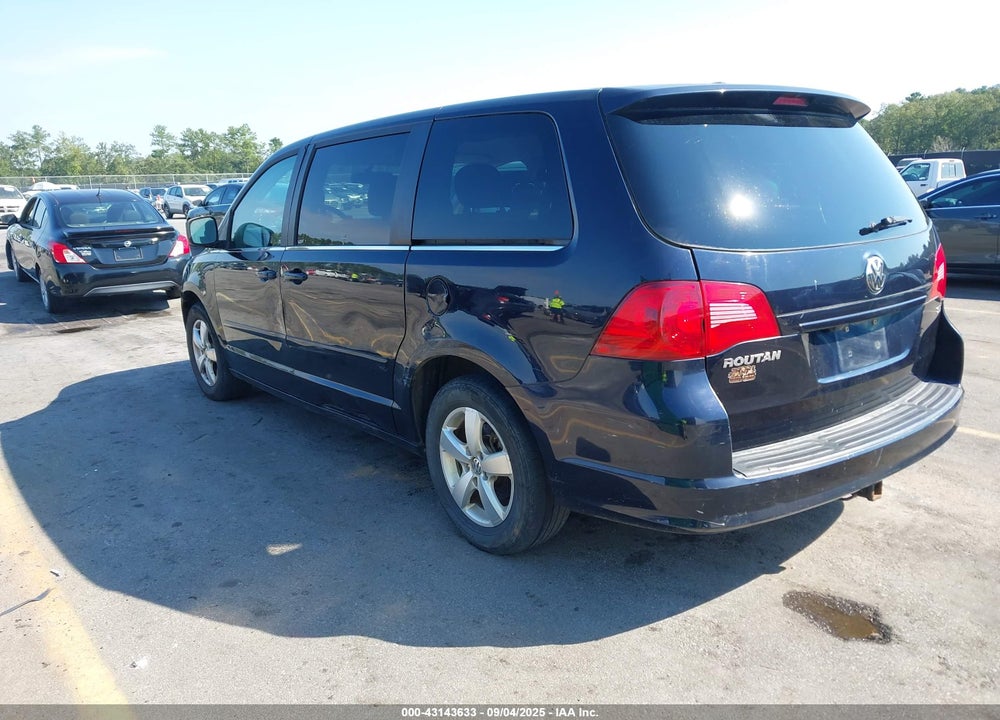 2010 VOLKSWAGEN ROUTAN VIN: 2V4RW3D10AR295432