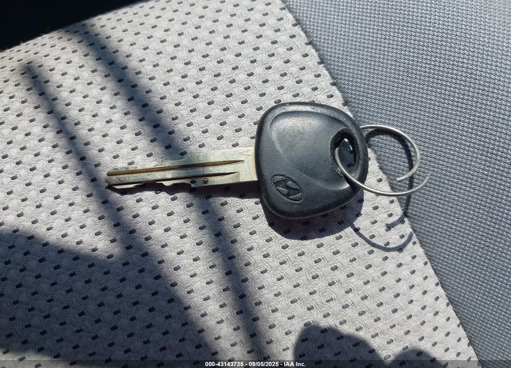 2010 HYUNDAI ACCENT VIN: KMHCN4AC8AU408654