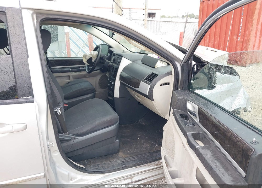 2010 DODGE GRAND CARAVAN SXT VIN: 2D4RN5D11AR196324