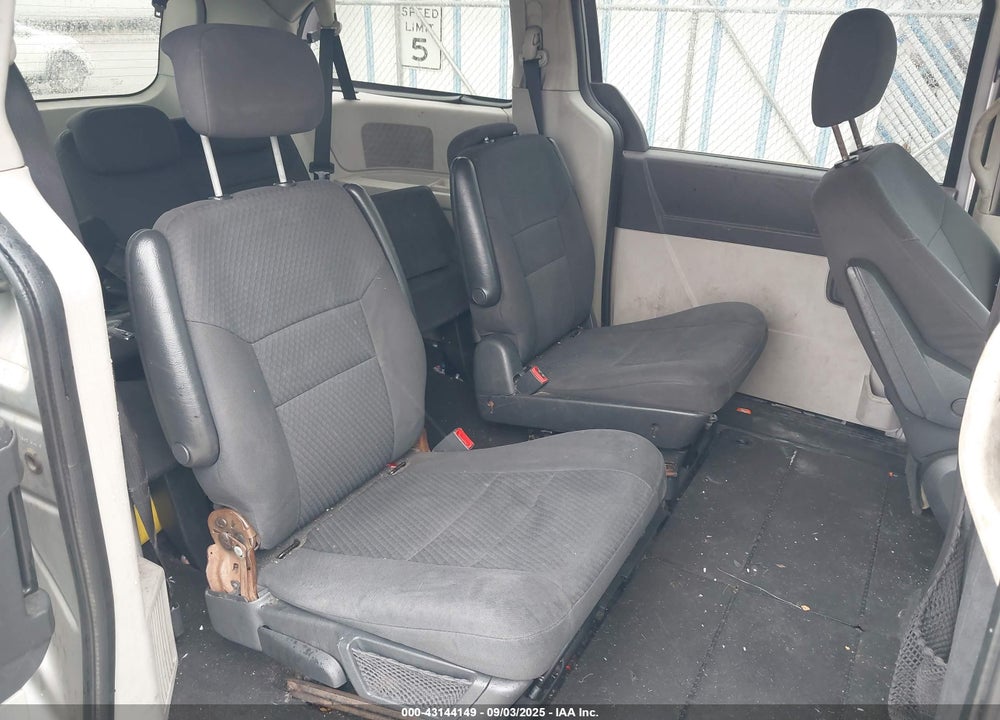 2010 DODGE GRAND CARAVAN SXT VIN: 2D4RN5D11AR196324