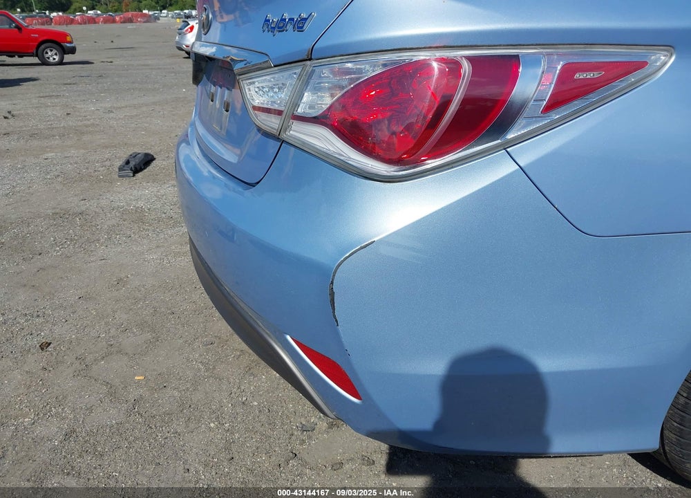 2011 HYUNDAI SONATA HYBRID VIN: KMHEC4A4XBA018357