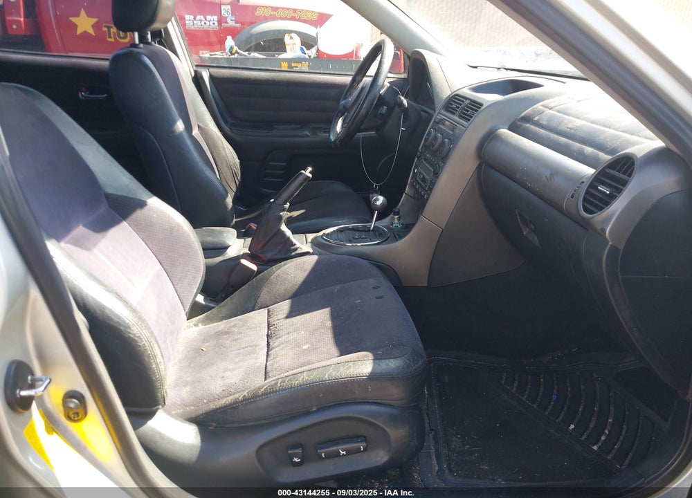 2001 LEXUS IS 300 VIN: JTHBD182310017853