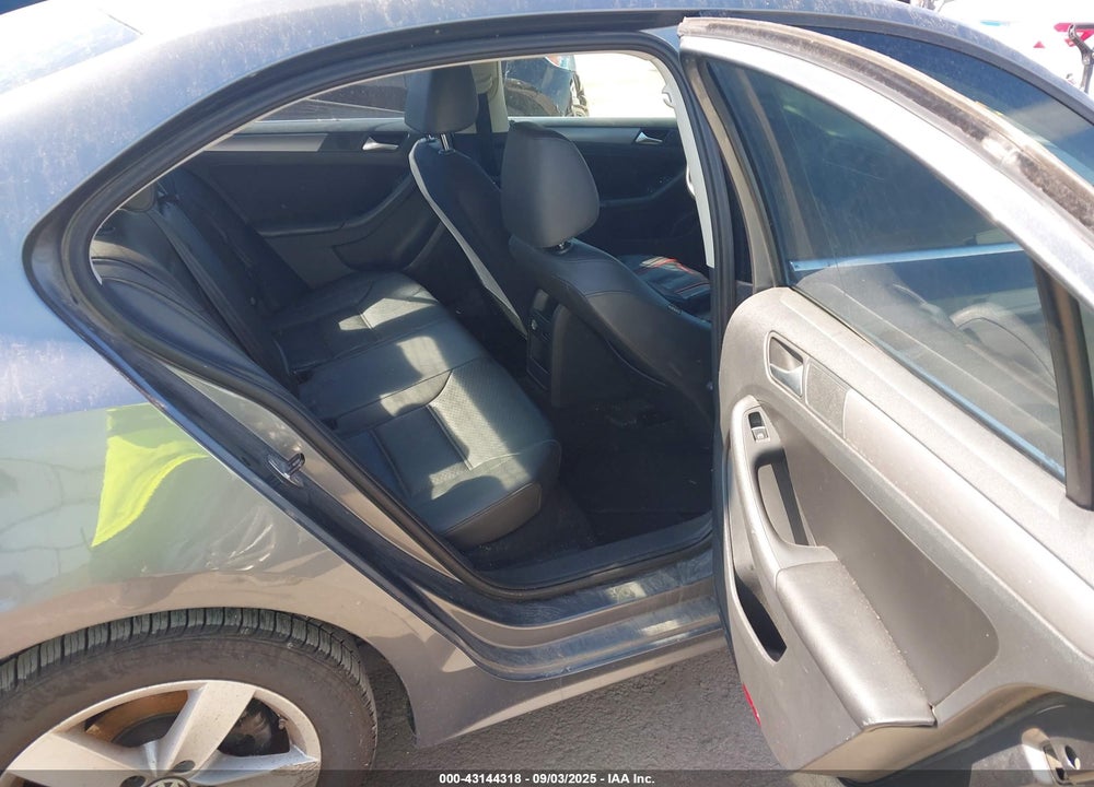 2013 VOLKSWAGEN JETTA 2.0L TDI VIN: 3VWLL7AJ8DM244287