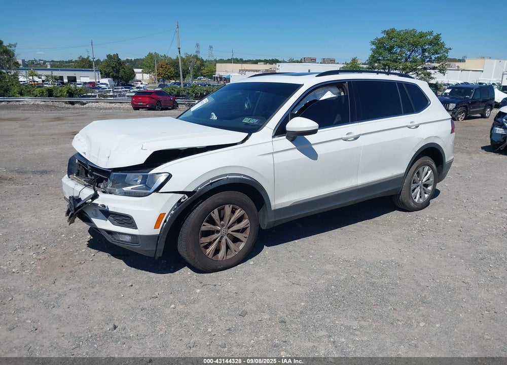 2018 VOLKSWAGEN TIGUAN VIN: 3VV2B7AX2JM019138