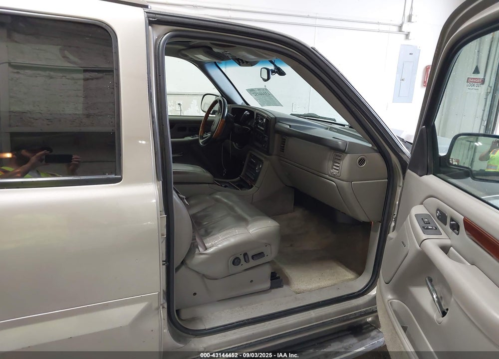 2002 CADILLAC ESCALADE STANDARD VIN: 1GYEK63N02R286600