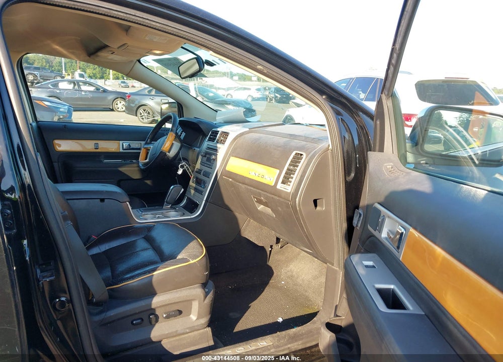 2008 LINCOLN MKX VIN: 2LMDU88C98BJ19050