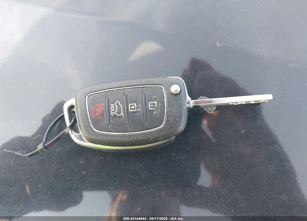 2016 HYUNDAI SANTA FE VIN: 5XYZUDLB9GG336279