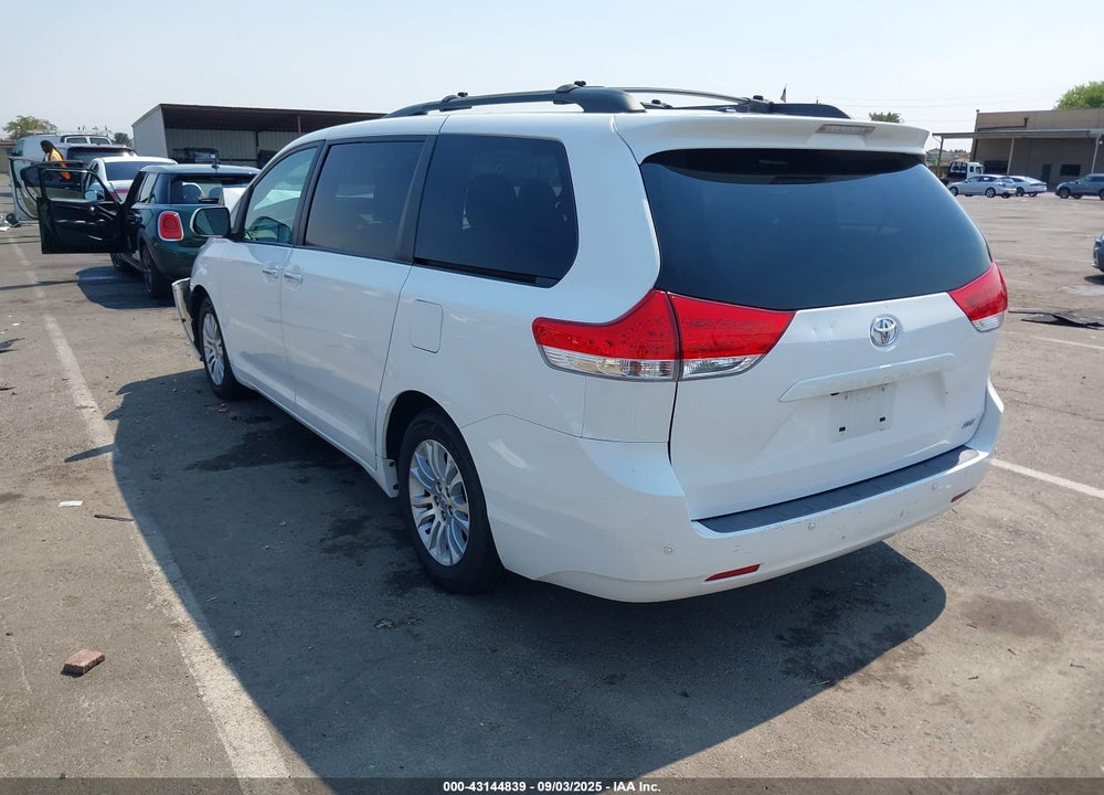 2011 TOYOTA SIENNA LIMITED V6/XLE V6/XLE V6 AUTO ACCESS SEAT VIN: 5TDYK3DC1BS018302
