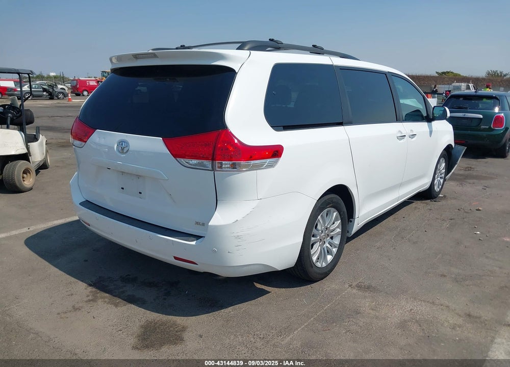 2011 TOYOTA SIENNA LIMITED V6/XLE V6/XLE V6 AUTO ACCESS SEAT VIN: 5TDYK3DC1BS018302