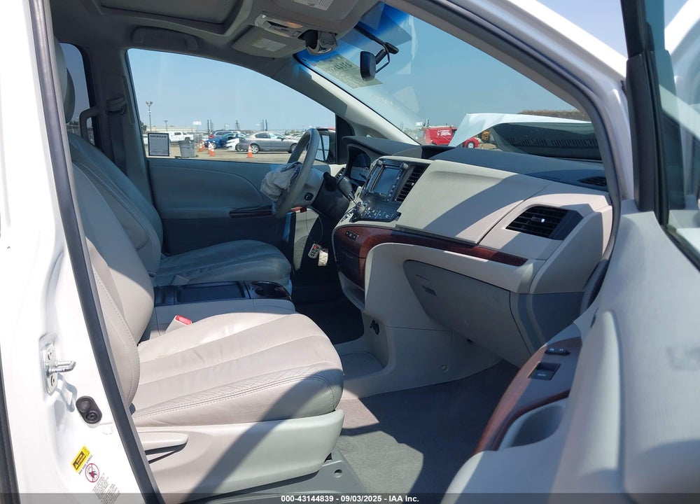 2011 TOYOTA SIENNA LIMITED V6/XLE V6/XLE V6 AUTO ACCESS SEAT VIN: 5TDYK3DC1BS018302