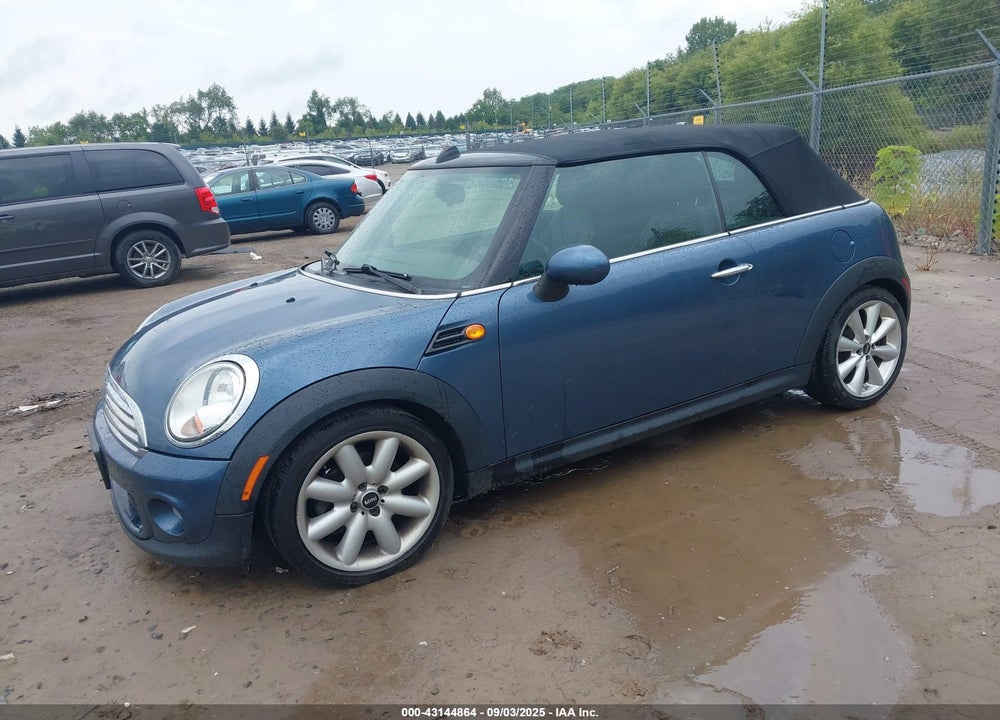 2011 MINI COOPER VIN: WMWZN3C59BT132643
