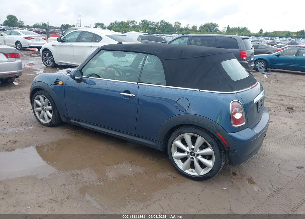 2011 MINI COOPER VIN: WMWZN3C59BT132643