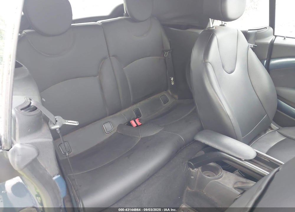 2011 MINI COOPER VIN: WMWZN3C59BT132643
