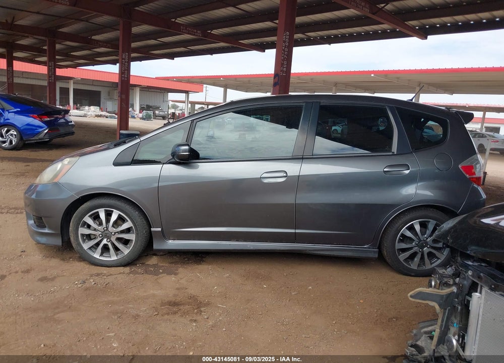 2013 HONDA FIT VIN: JHMGE8H51DC045319
