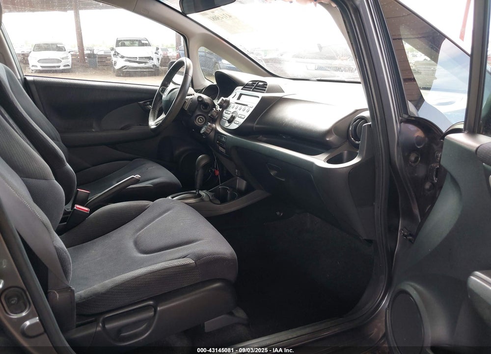 2013 HONDA FIT VIN: JHMGE8H51DC045319