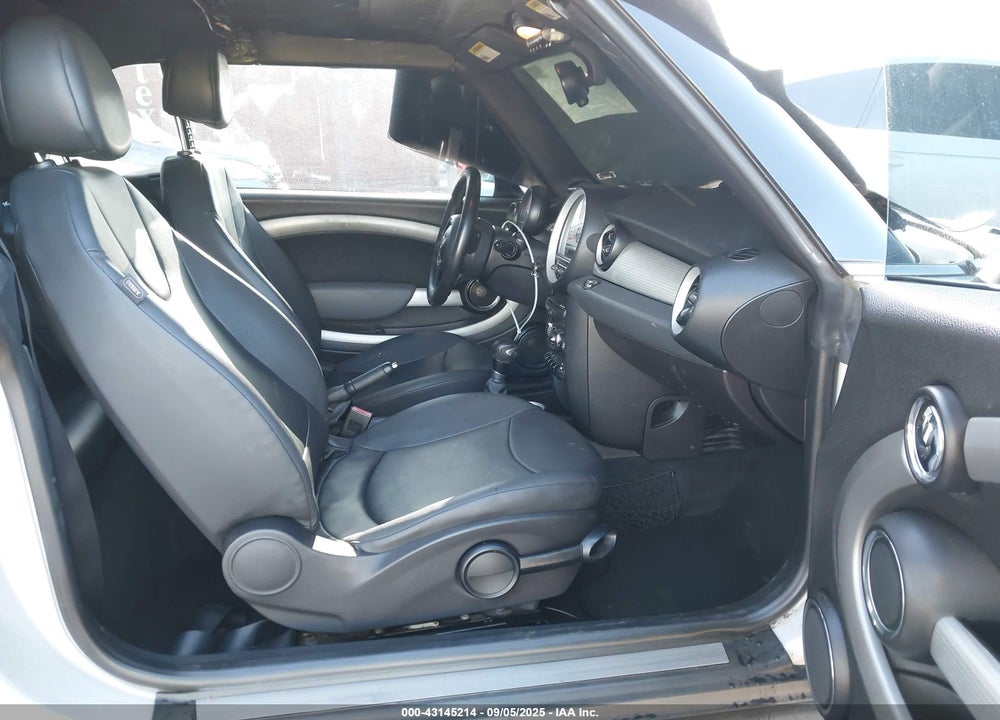 2011 MINI COOPER VIN: WMWZN3C57BT133239