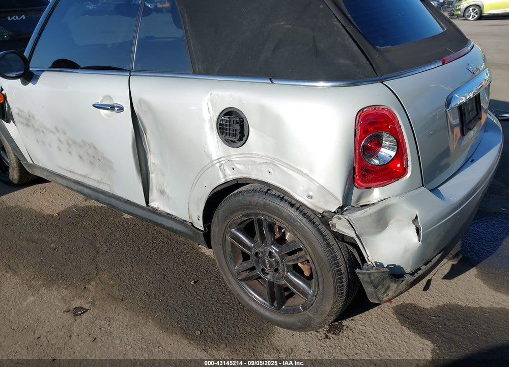 2011 MINI COOPER VIN: WMWZN3C57BT133239