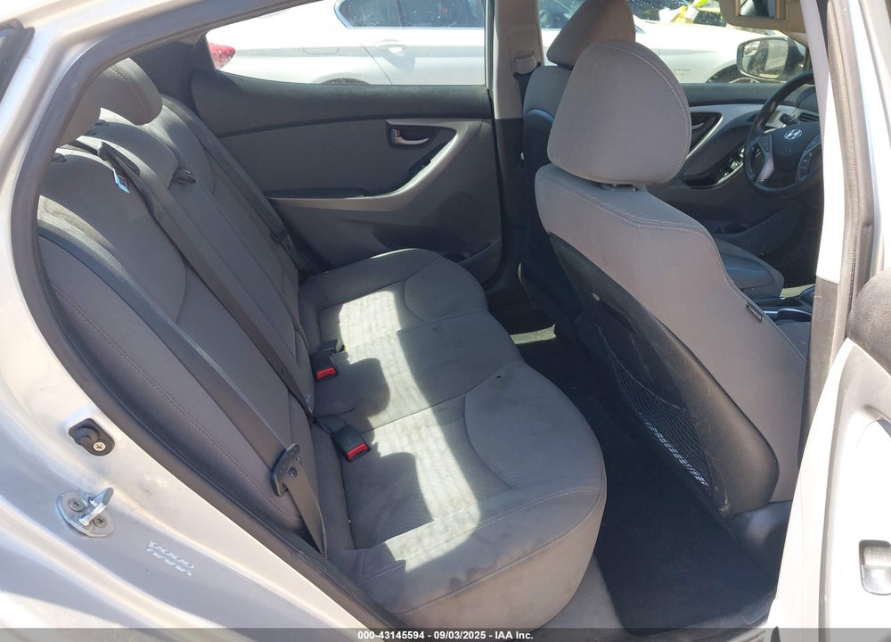 2015 HYUNDAI ELANTRA VIN: KMHDH4AE3FU232164