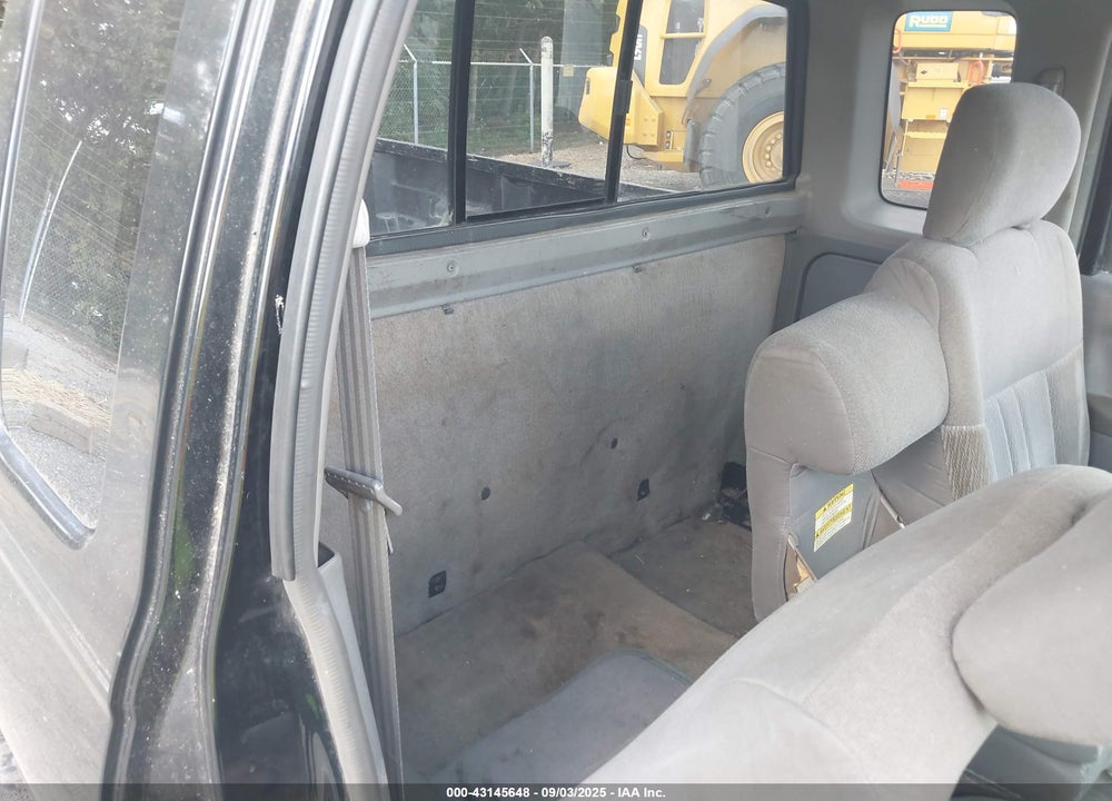 2000 NISSAN FRONTIER XE VIN: 1N6DD26S8YC422566