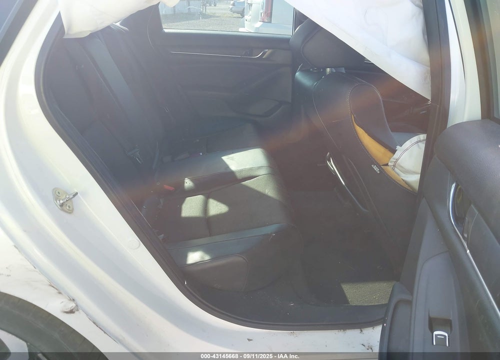 2018 HONDA ACCORD VIN: 1HGCV1F35JA077143