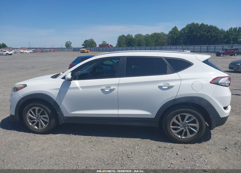 2016 HYUNDAI TUCSON VIN: KM8J33A47GU120083