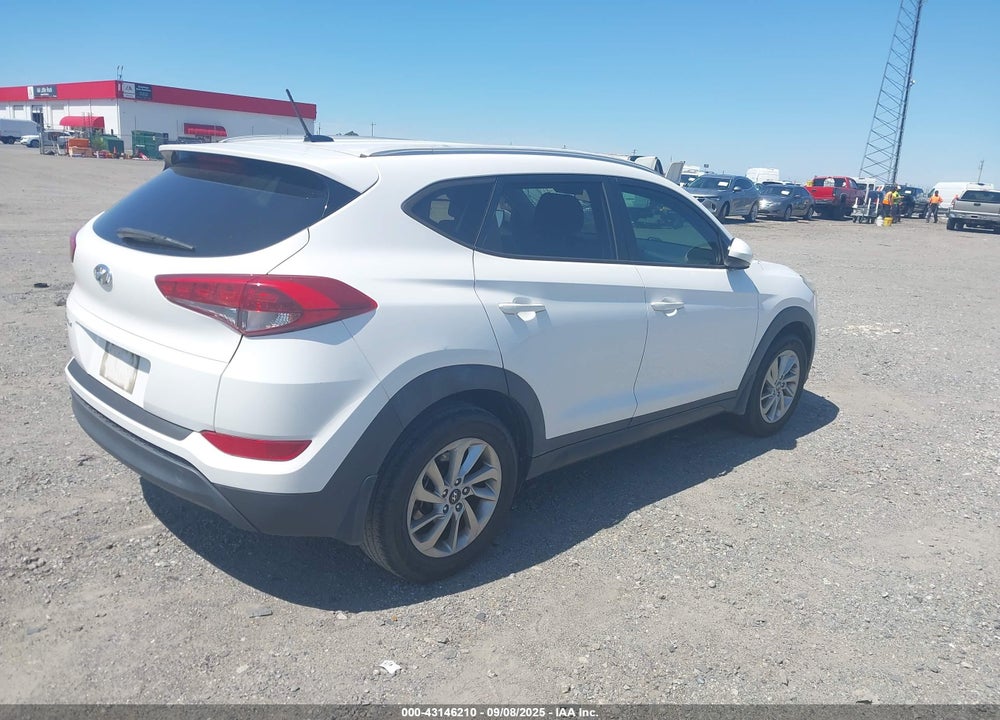 2016 HYUNDAI TUCSON VIN: KM8J33A47GU120083