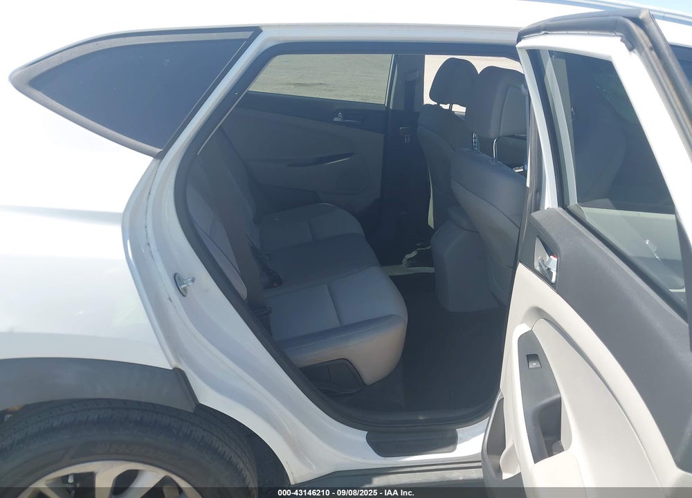 2016 HYUNDAI TUCSON VIN: KM8J33A47GU120083