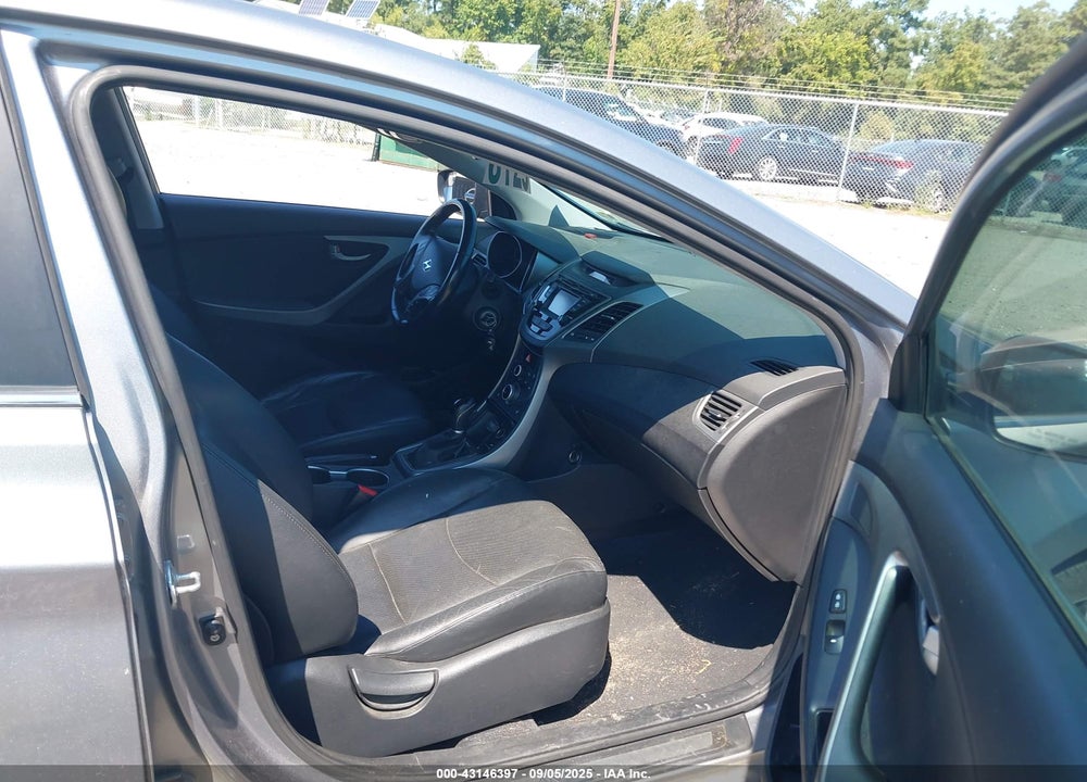 2015 HYUNDAI ELANTRA VIN: KMHDH4AE7FU282307